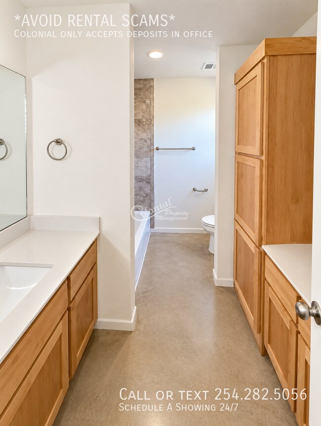 Building Photo - 3107 Stonewall Dr