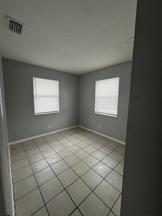 Building Photo - 518 Avenue I