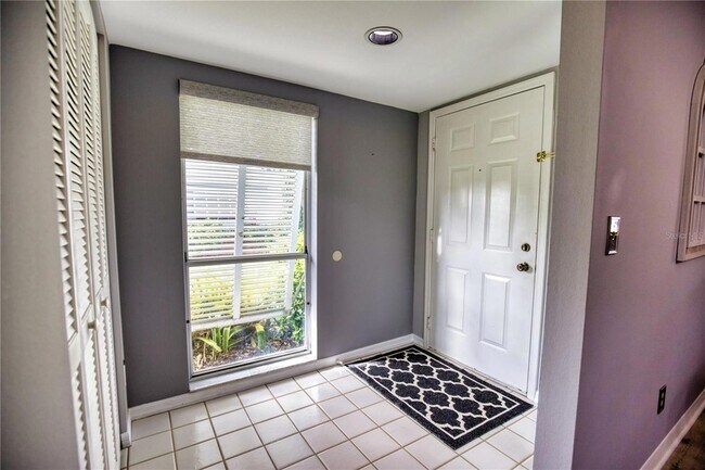 Building Photo - 208 Cerromar Way S