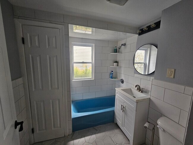 Building Photo - 320 Highland Ave