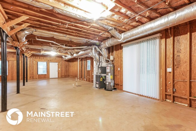 Building Photo - 136 Lawrence Dr