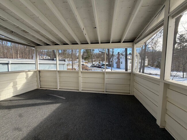 Building Photo - 1736 Main St