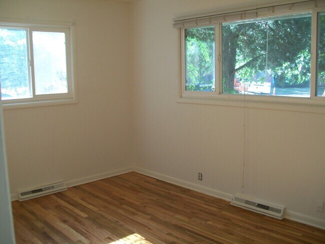 Building Photo - 1912 W Elizabeth St