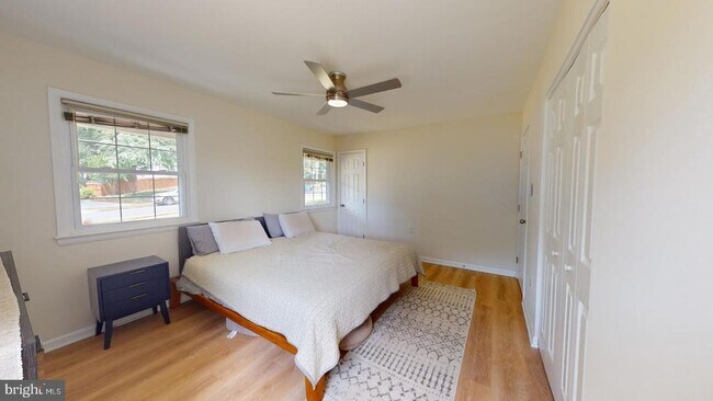 Building Photo - 5810 Helmsdale Ln
