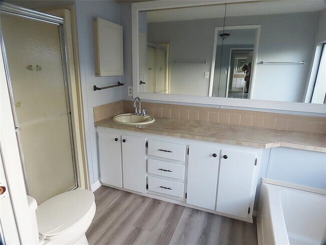 Building Photo - 1077 Quail Dr