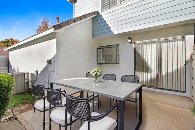 Building Photo - Your Dream 3BR/2.5BA Rental in the Desirable 'Dearborn Grove' Community in Redlands!