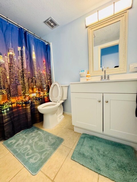 Building Photo - Rebecca