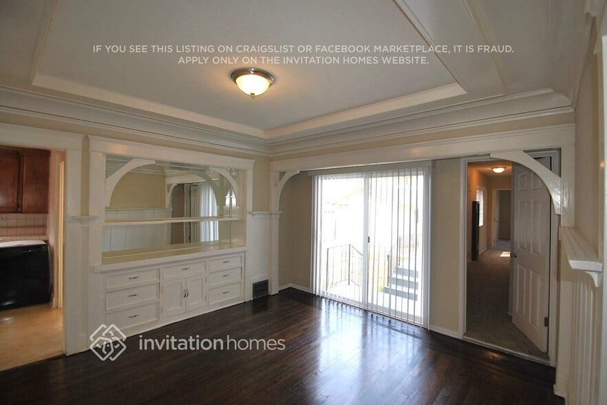 Building Photo - 1613 W 49th St