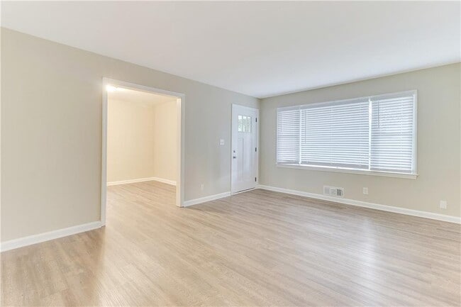 Building Photo - 2407 Baywood Dr SE