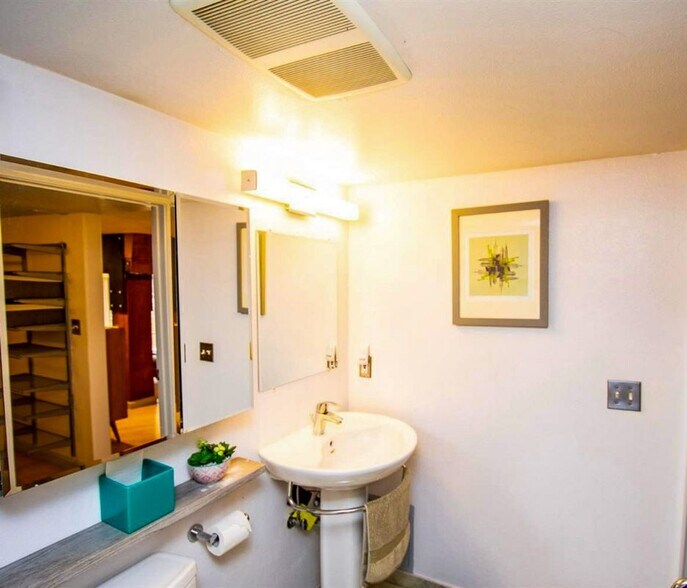 Building Photo - 18 Lansing St