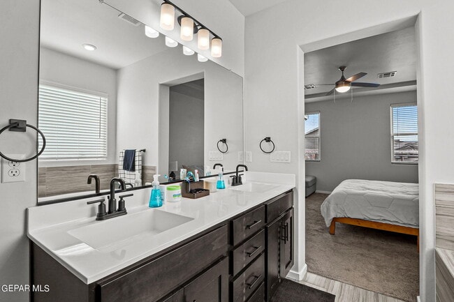 Building Photo - 840 Via Glorieta