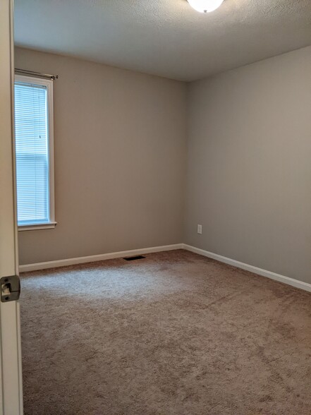 Building Photo - 1517 Meadowbrook Blvd
