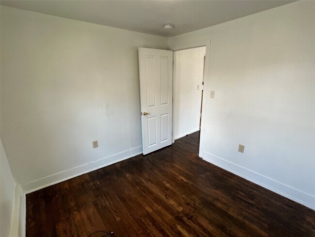 Building Photo - 4 Erie St