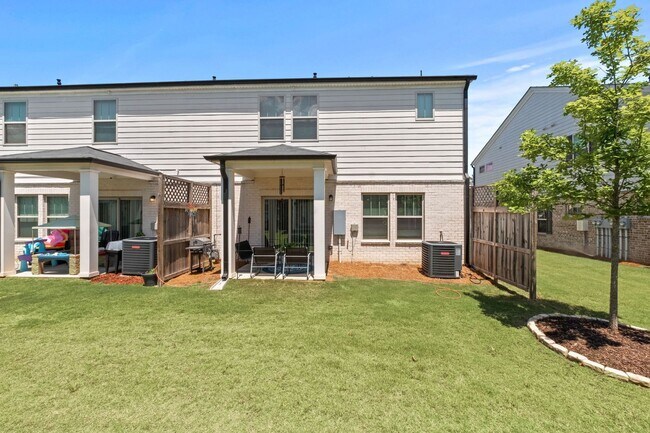 Building Photo - Gorgeous 3 BR/2.5 BA Townhome in Marietta-...