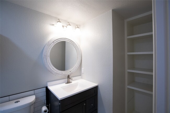 Building Photo - 1929 N Lake Trail