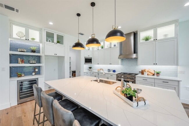 Building Photo - 6027 Marquita Ave