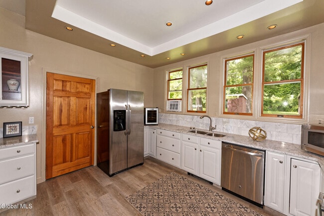 Building Photo - 1412 River Rd