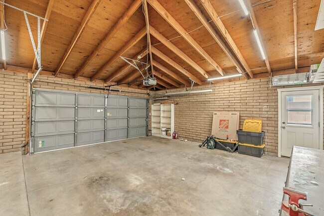 Building Photo - Beautiful 3 bed, 2 bath w/ bonus Room, loc...