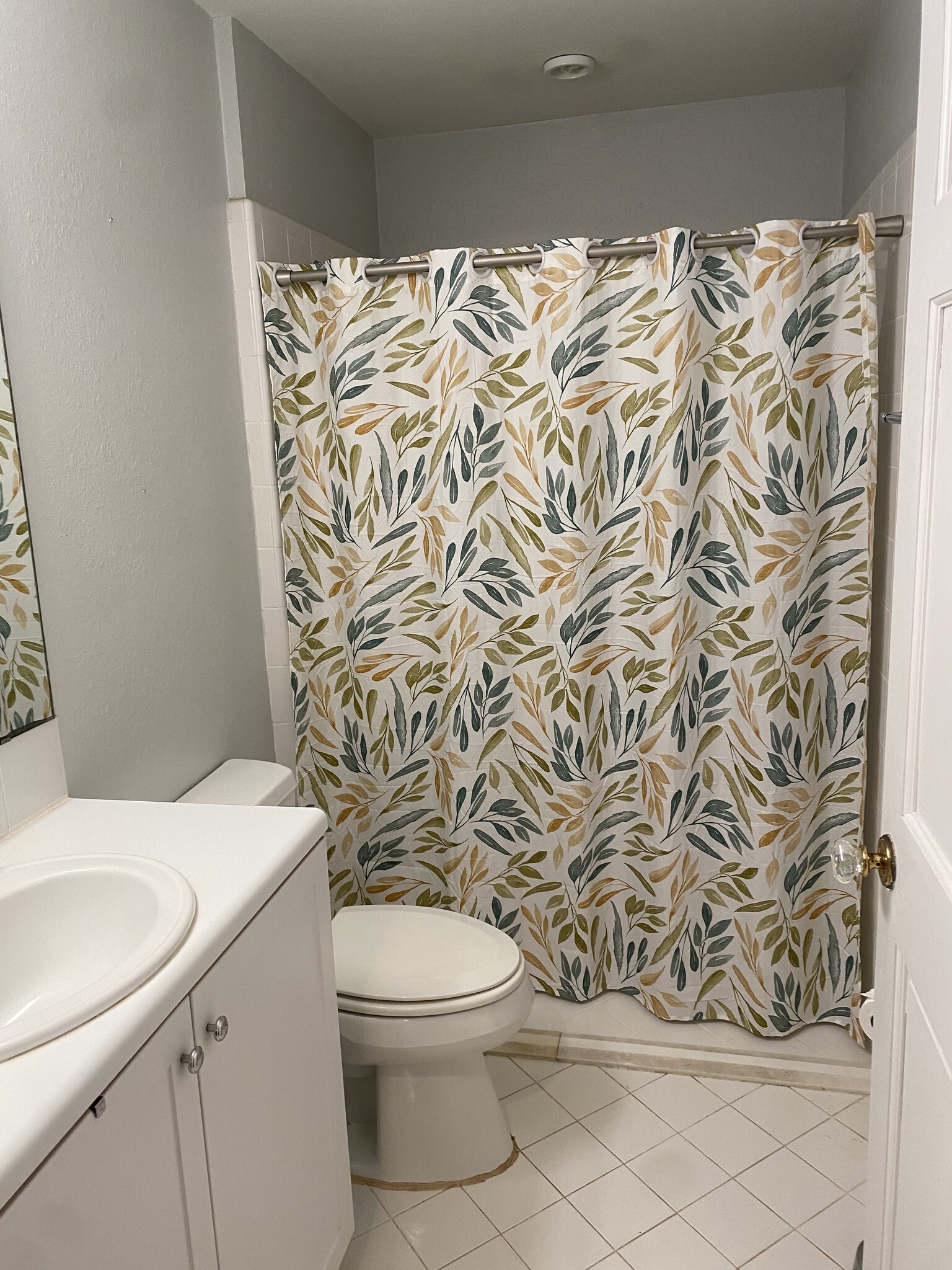 bathroom - 512 Williams St