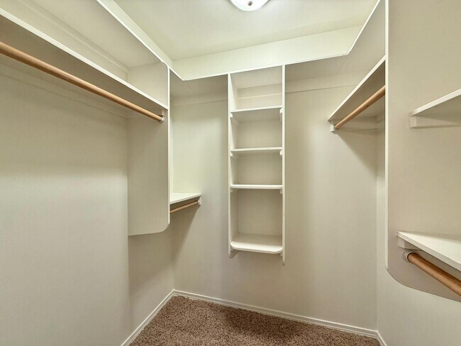 Building Photo - 6686 Washington 291B