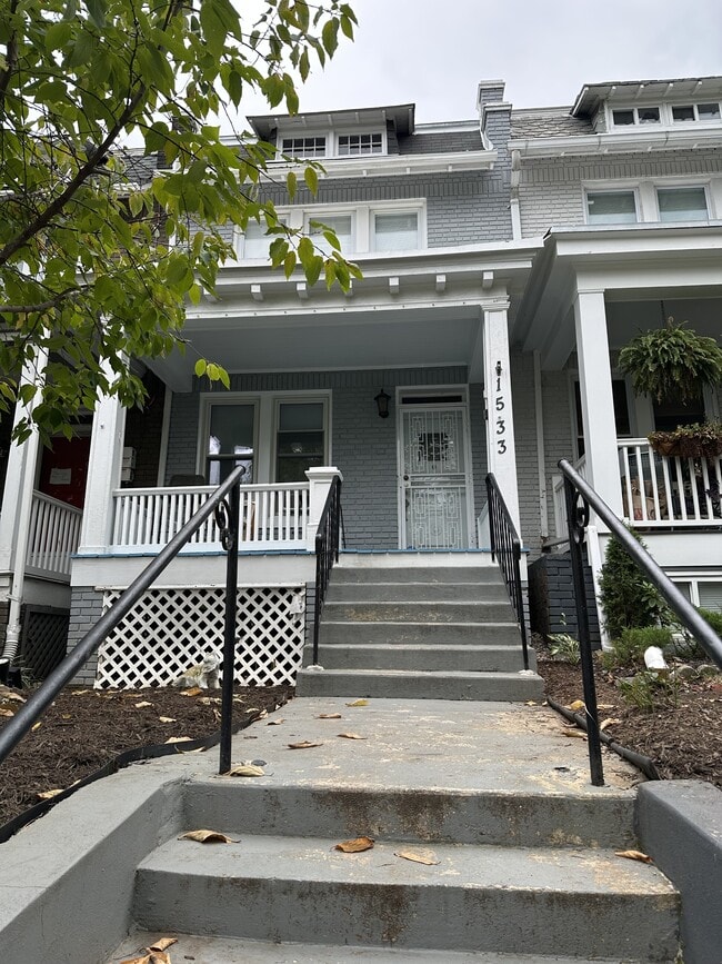 Building Photo - 1533 Isherwood St NE