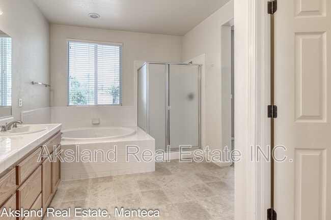 Building Photo - 2261 Silverlace Pl