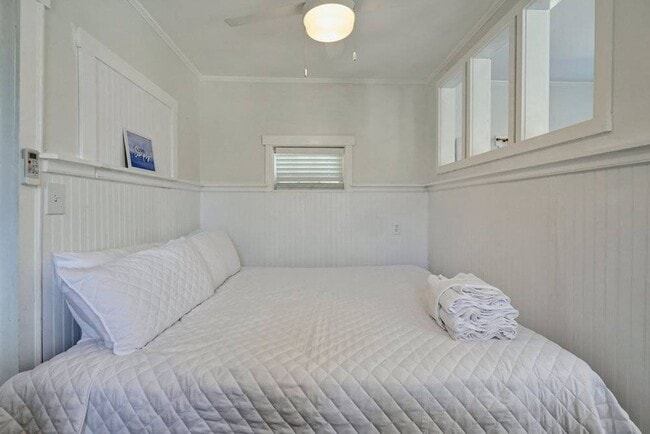 Building Photo - 5 Oystershell Ln