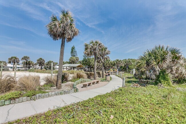 Building Photo - 308 Espana Ct