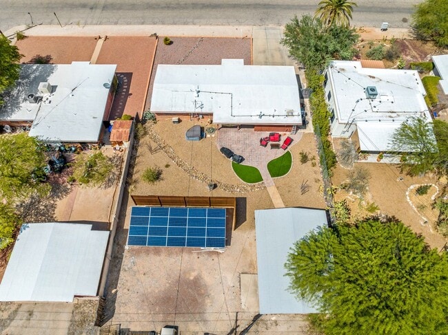 Building Photo - Spacious 4-Bedroom Home Near UA & Banner Health!