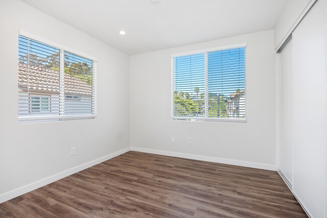 Building Photo - 10330 Wateridge Cir