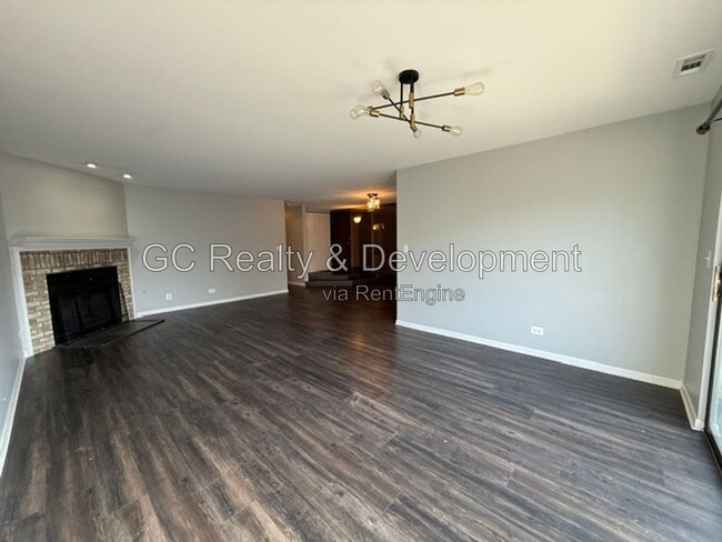 Building Photo - 320 Deer Glen Way