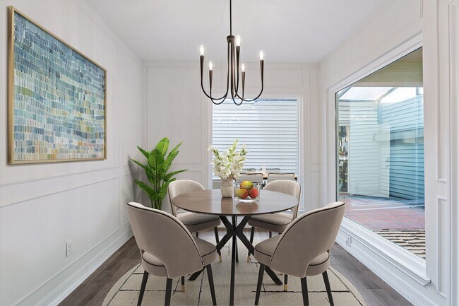 Building Photo - 1928 Augusta Dr