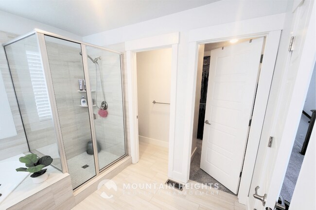 Building Photo - 3861 Spring Brook Ln