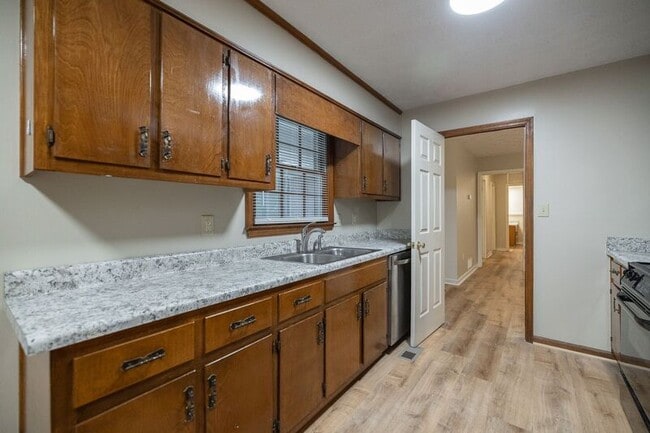 Building Photo - 1151 Brookwood Dr