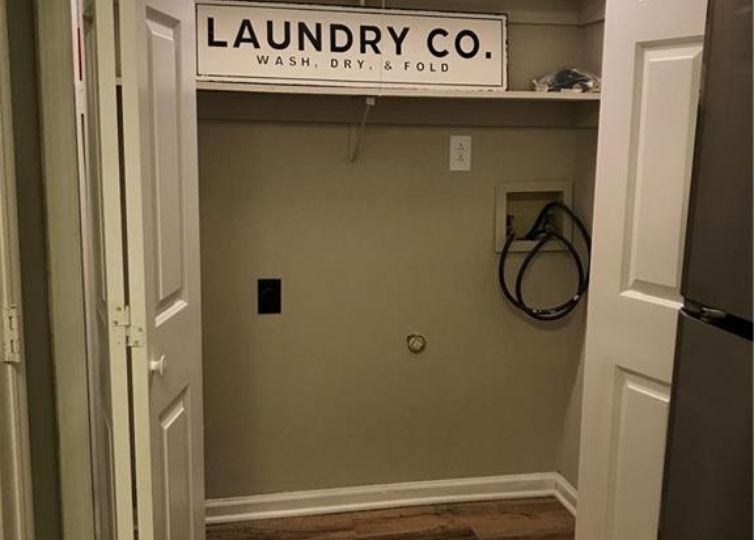 Building Photo - 8017 Greenside Ct