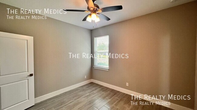 Building Photo - 265 Hyacinth Ct