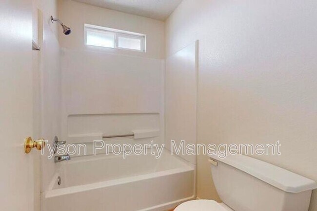 Building Photo - 7509 Cricket Hill Dr NE