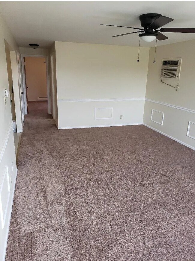 Building Photo - 320 Meadow Dr