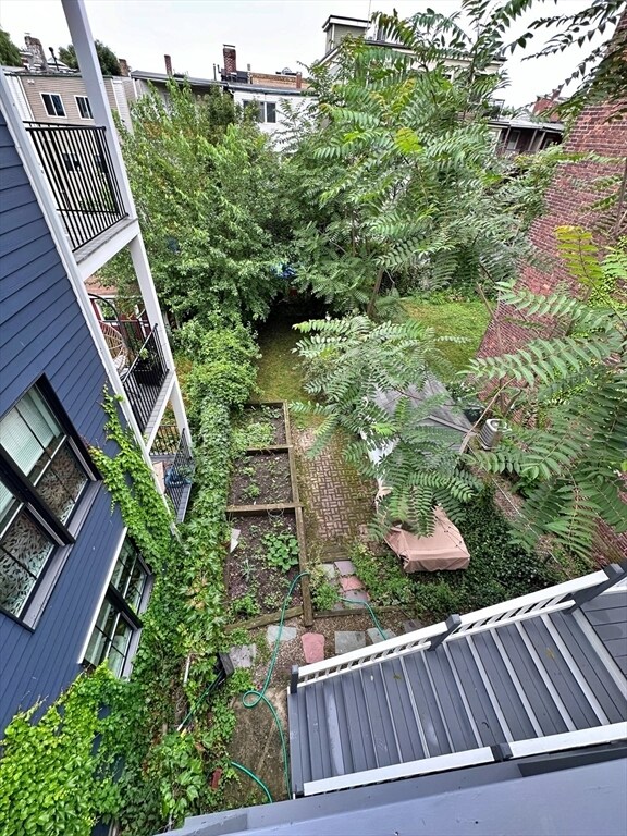 Building Photo - 364 Sumner St