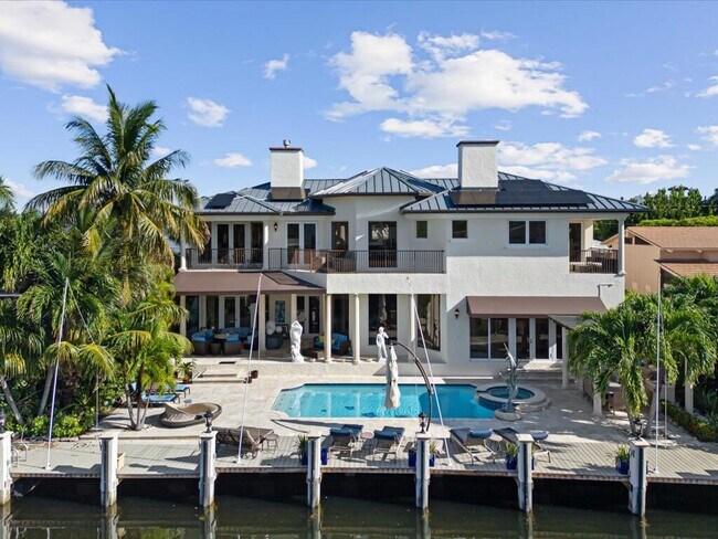 Building Photo - 3030 NE 45th St