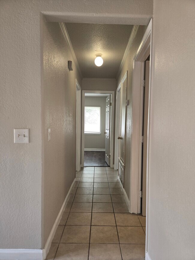 Building Photo - 9570 Bowen dr