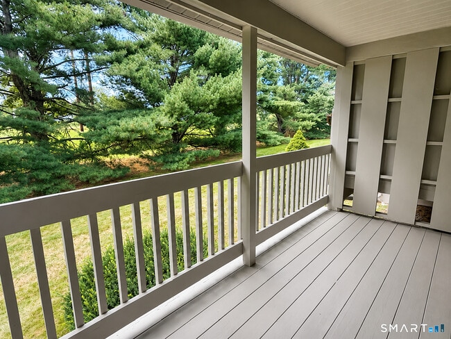 Building Photo - 501 Summer Hill Dr