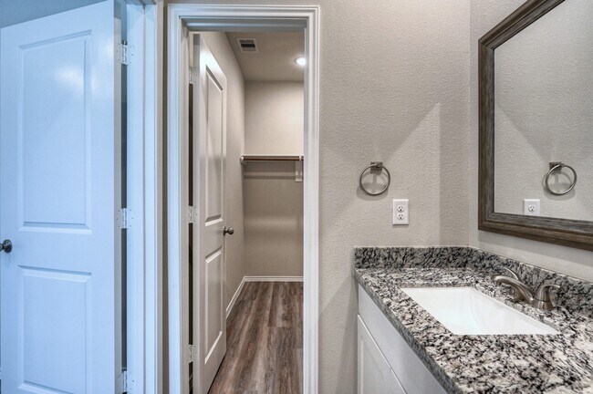 Building Photo - 11604 Vistawood St