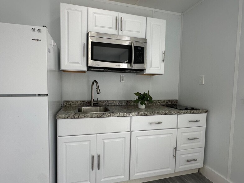 Building Photo - 841 N 69th Ave