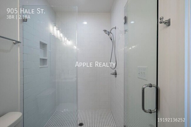 Building Photo - 905 Hale St