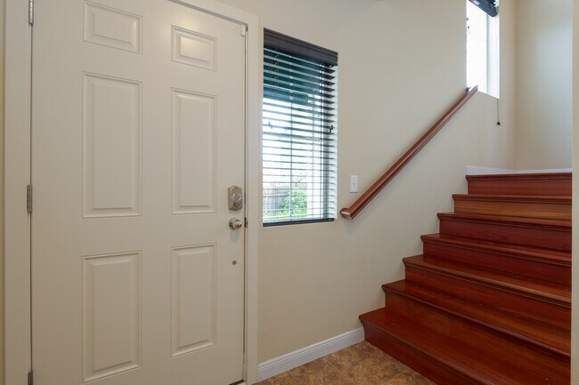 Building Photo - 6733 37th Ave S