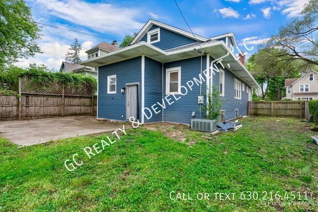Building Photo - 1650 W 100th St