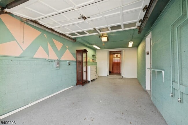 Building Photo - 272 Mt Kemble Ave