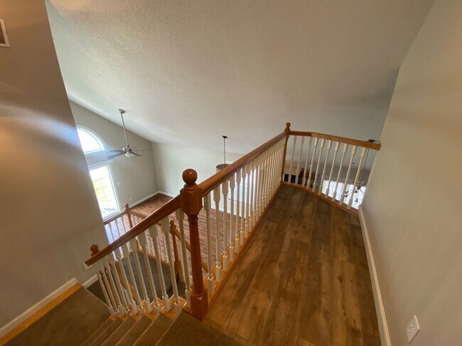 Building Photo - A RELAXING RETREAT - 3 bd/2.5 bath Twin Home for Rent