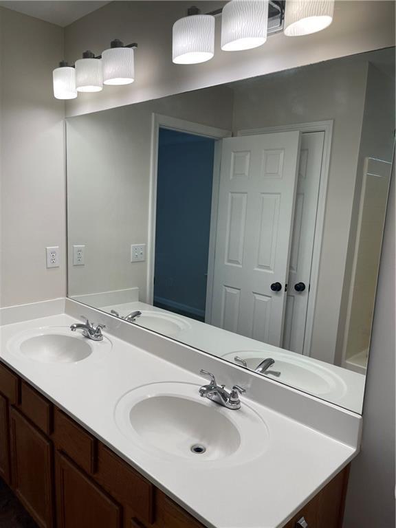 Building Photo - 160 Village Trce